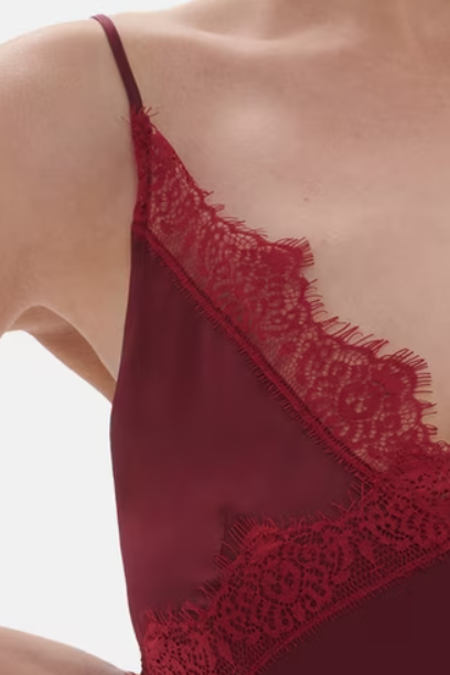 Simone Pérèle SATIN SECRETS Nighty Spinellrot I 23H940