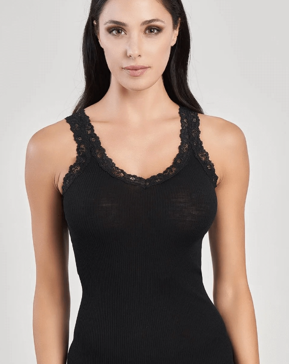 Fraly Top mit schmalem Schulterausschnitt